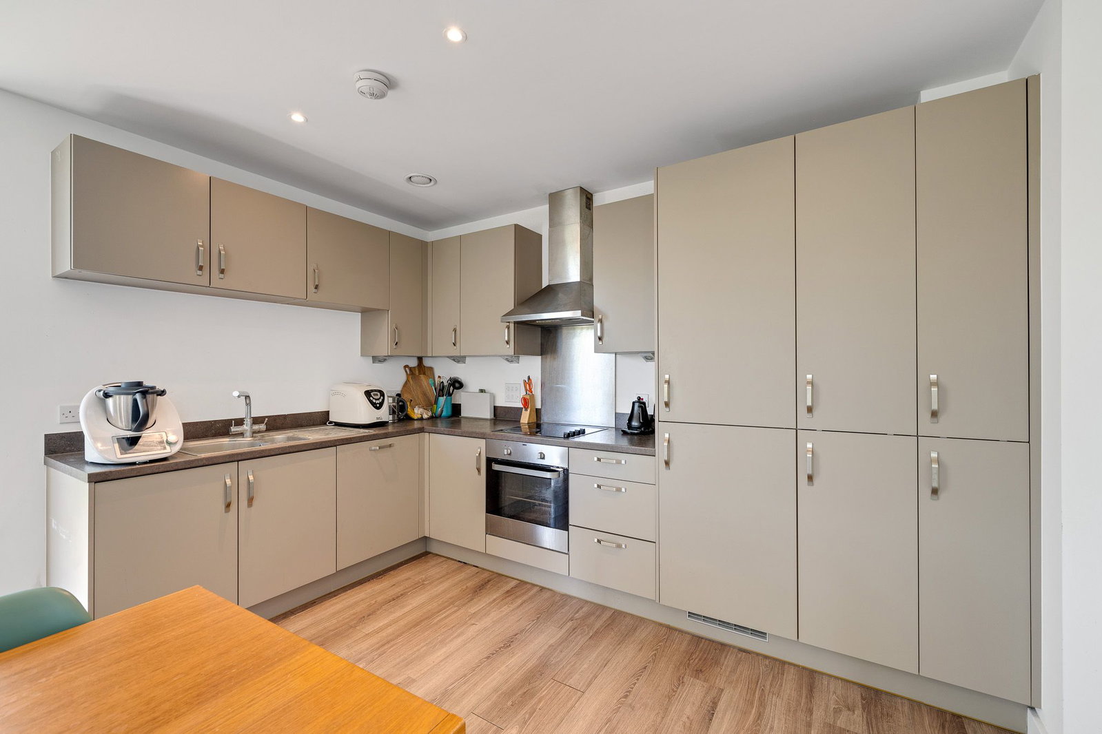 Apartment for sale in London, Drummond House, 11 Victory Parade, Woolwich SE18 6FW, 711 m²