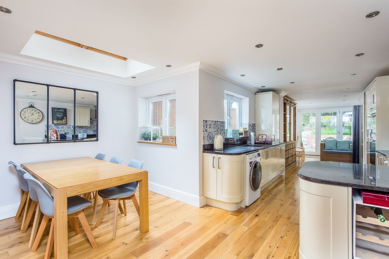 Terraced House for sale in London, Hillfield Road, West Hampstead, London, NW6, 2670 m²