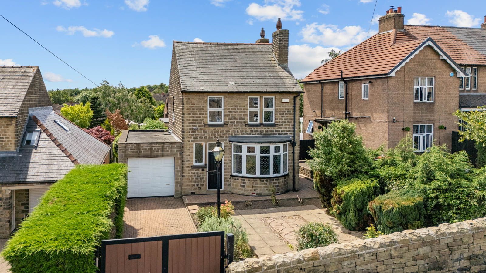 Detached House in Huddersfield