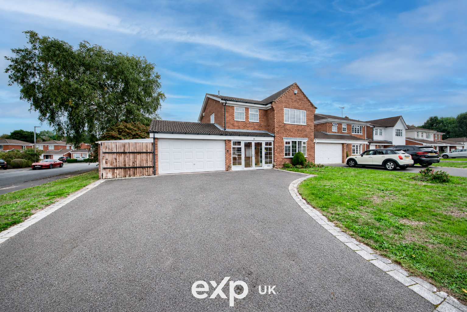 Detached House for sale in Solihull, Alderdale Crescent, Elmdon, Solihull, B92 9QF, 1291 m²