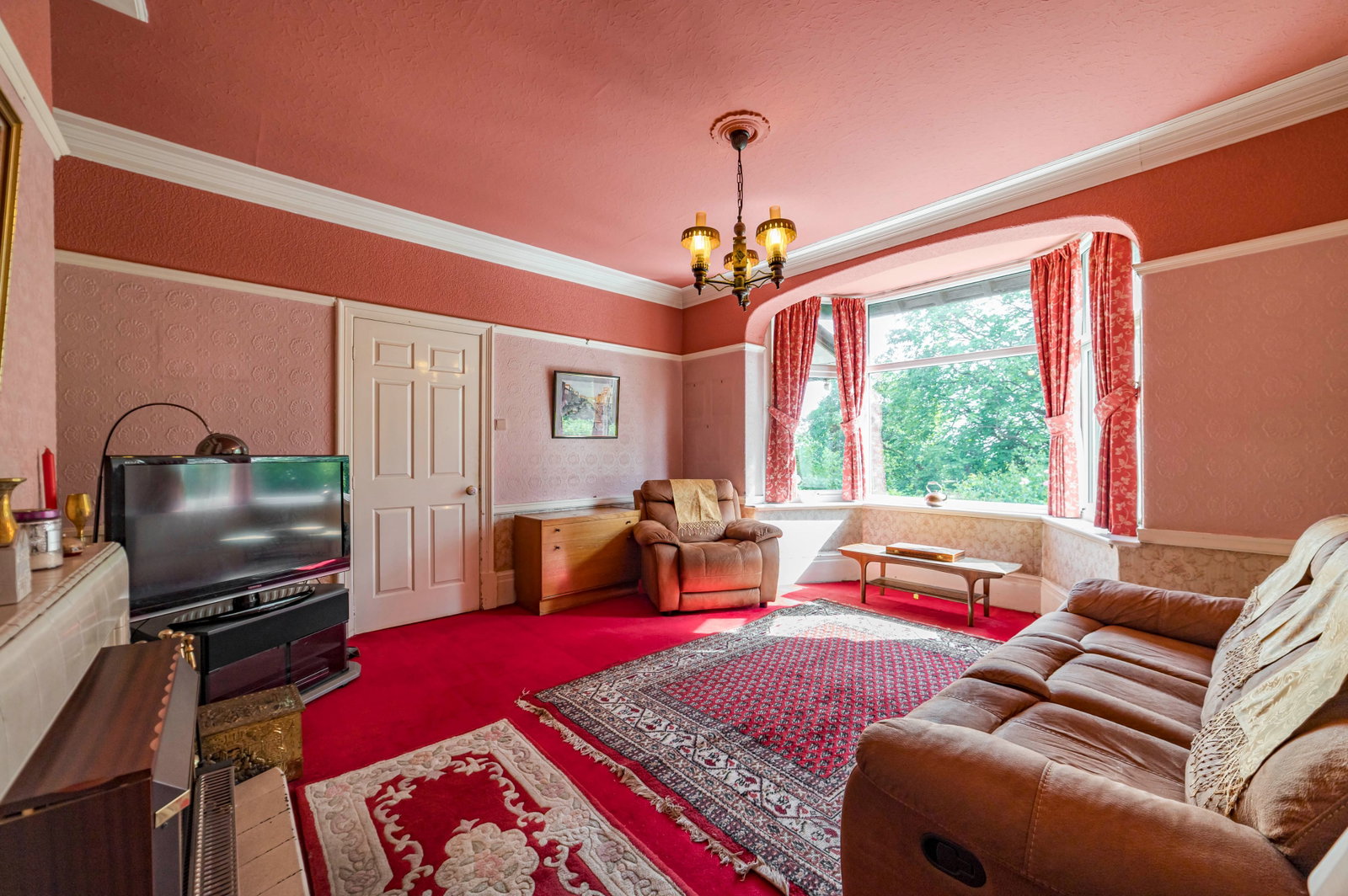 Detached House in Hyde