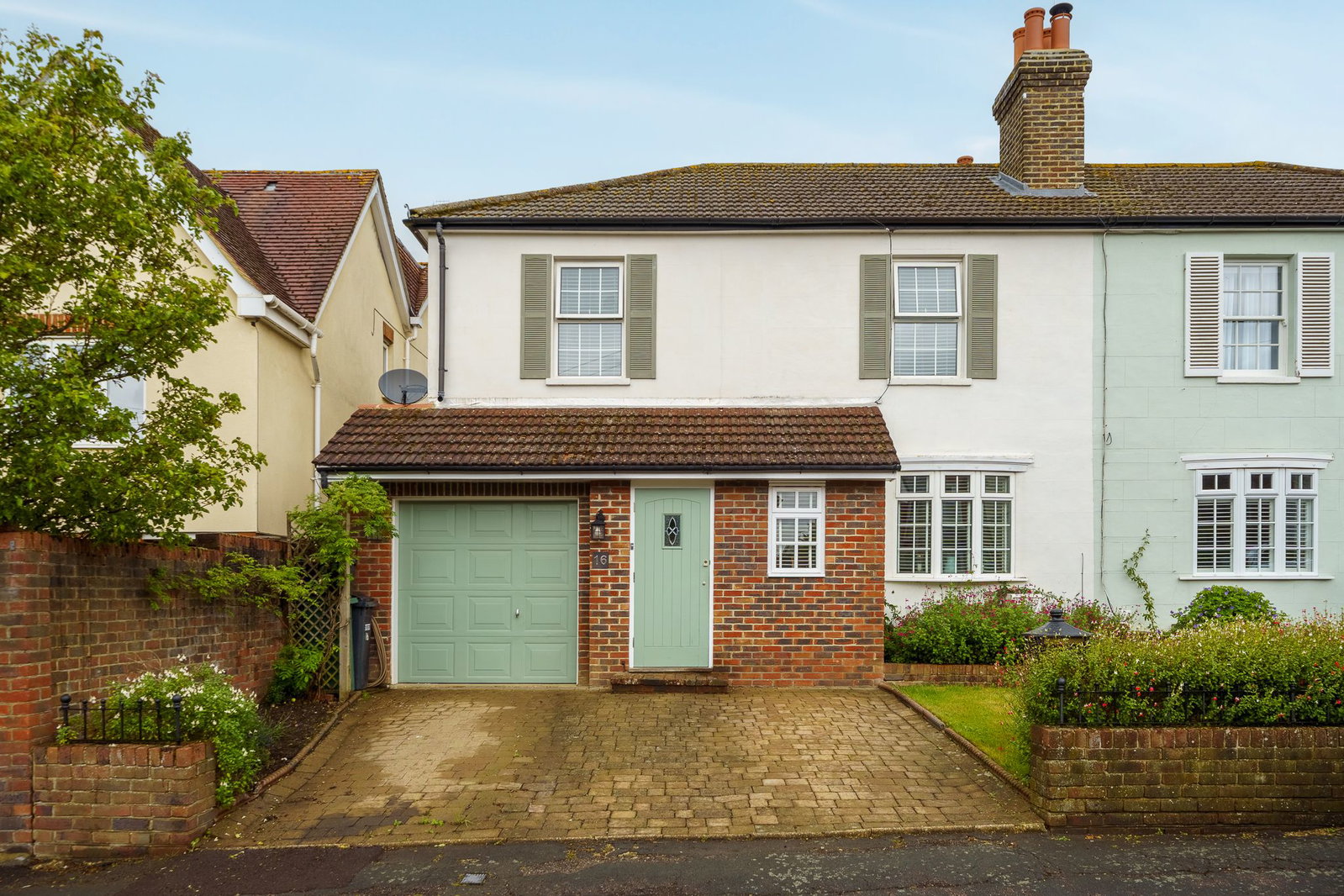 Semi Detached House in Reigate