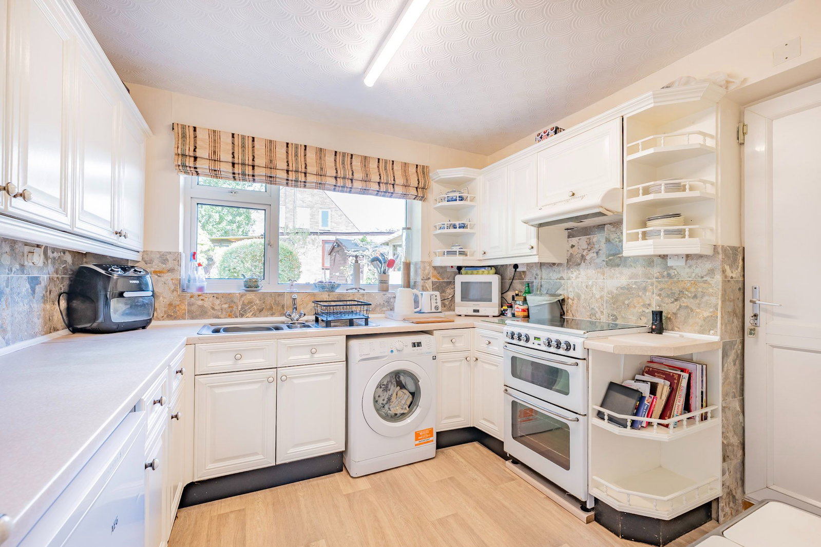 Semi Detached House for sale in Crowborough, Herne Down, Crowborough, TN6 3BA