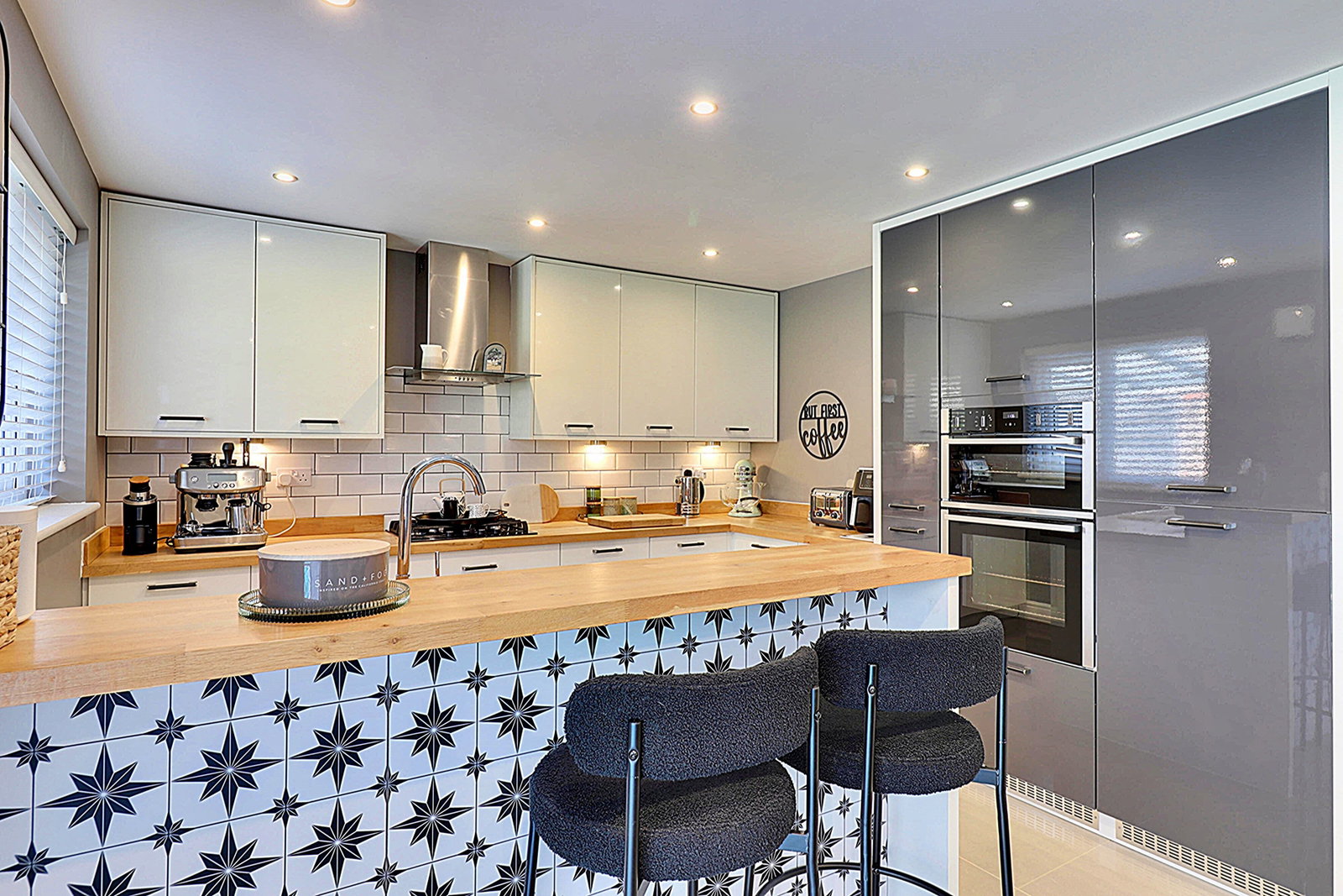 Detached House in Hengoed