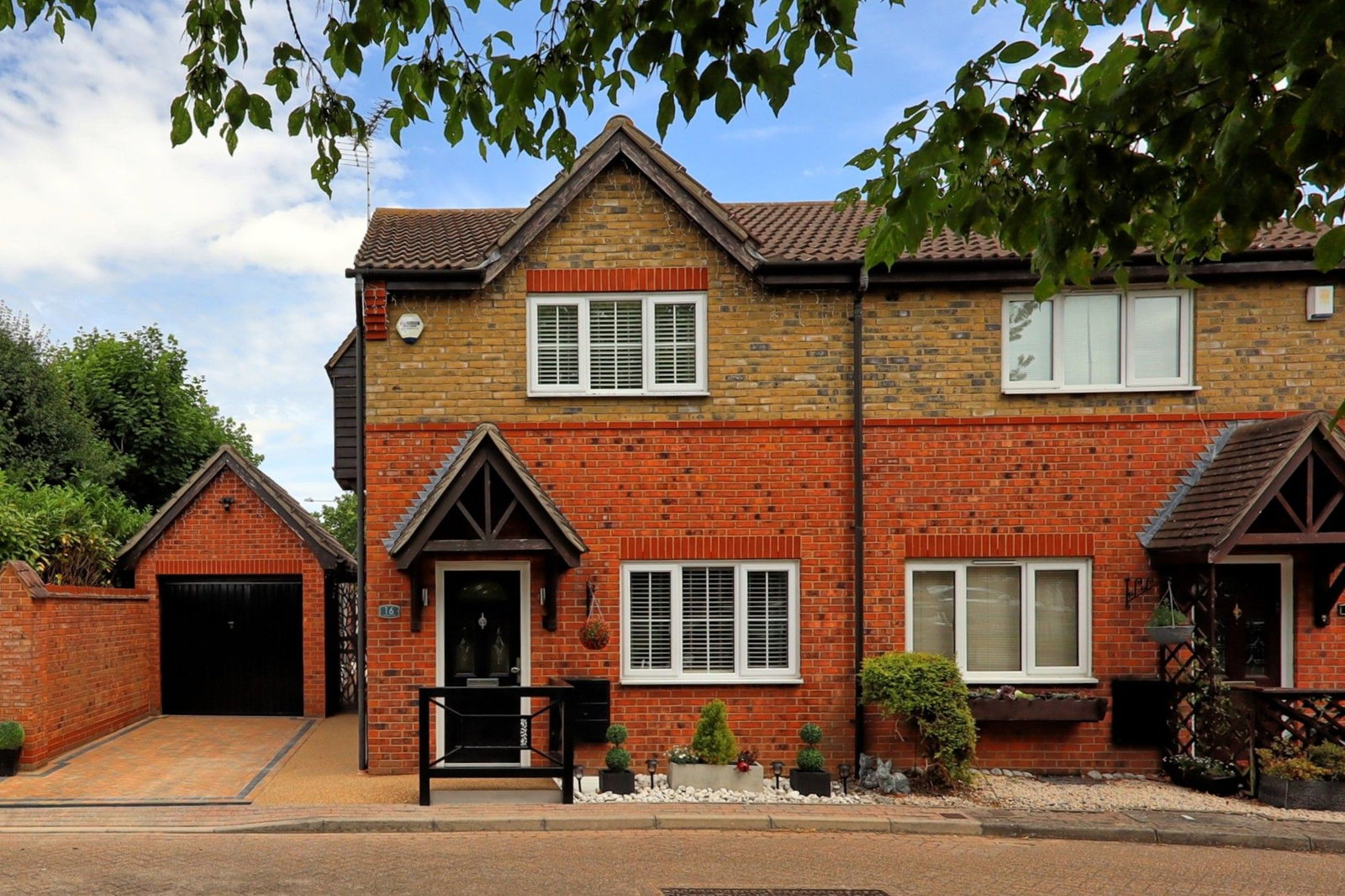 Semi Detached House in South Ockendon