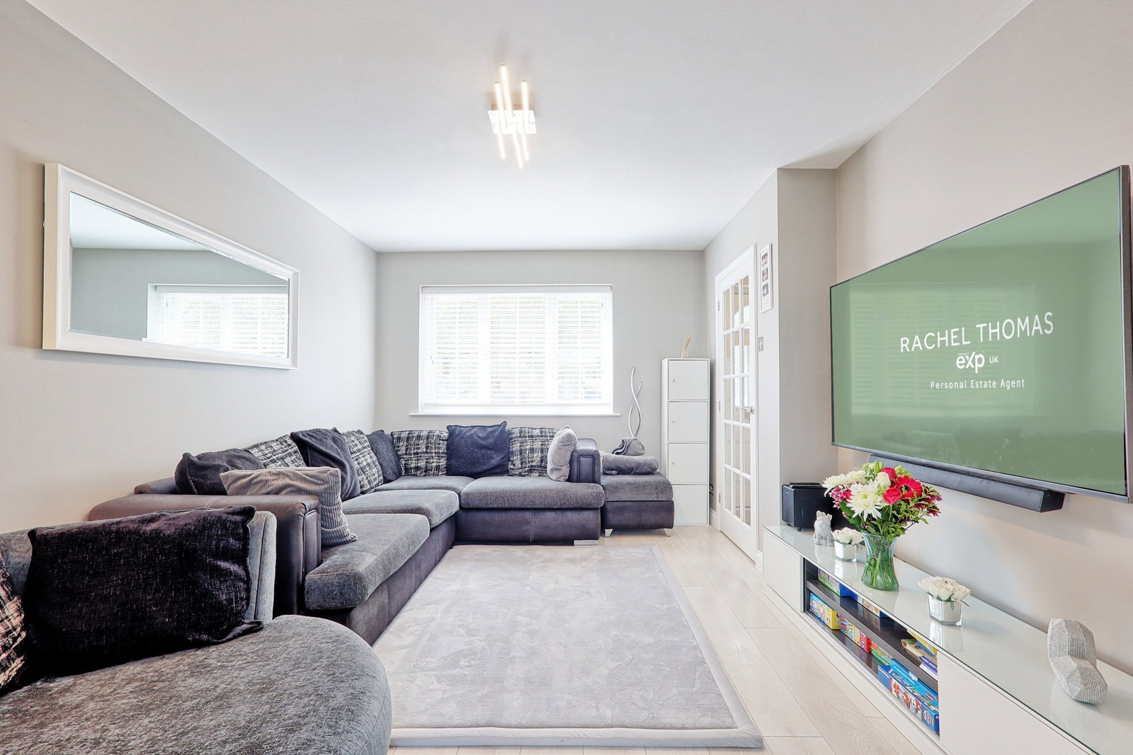 Semi Detached House in South Ockendon