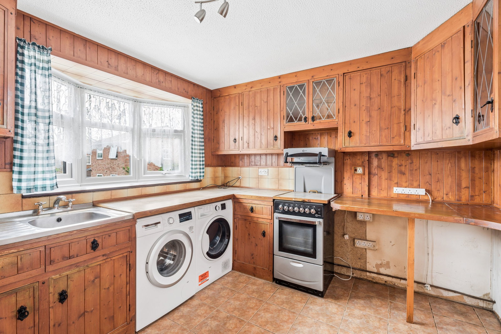 Detached House in Luton