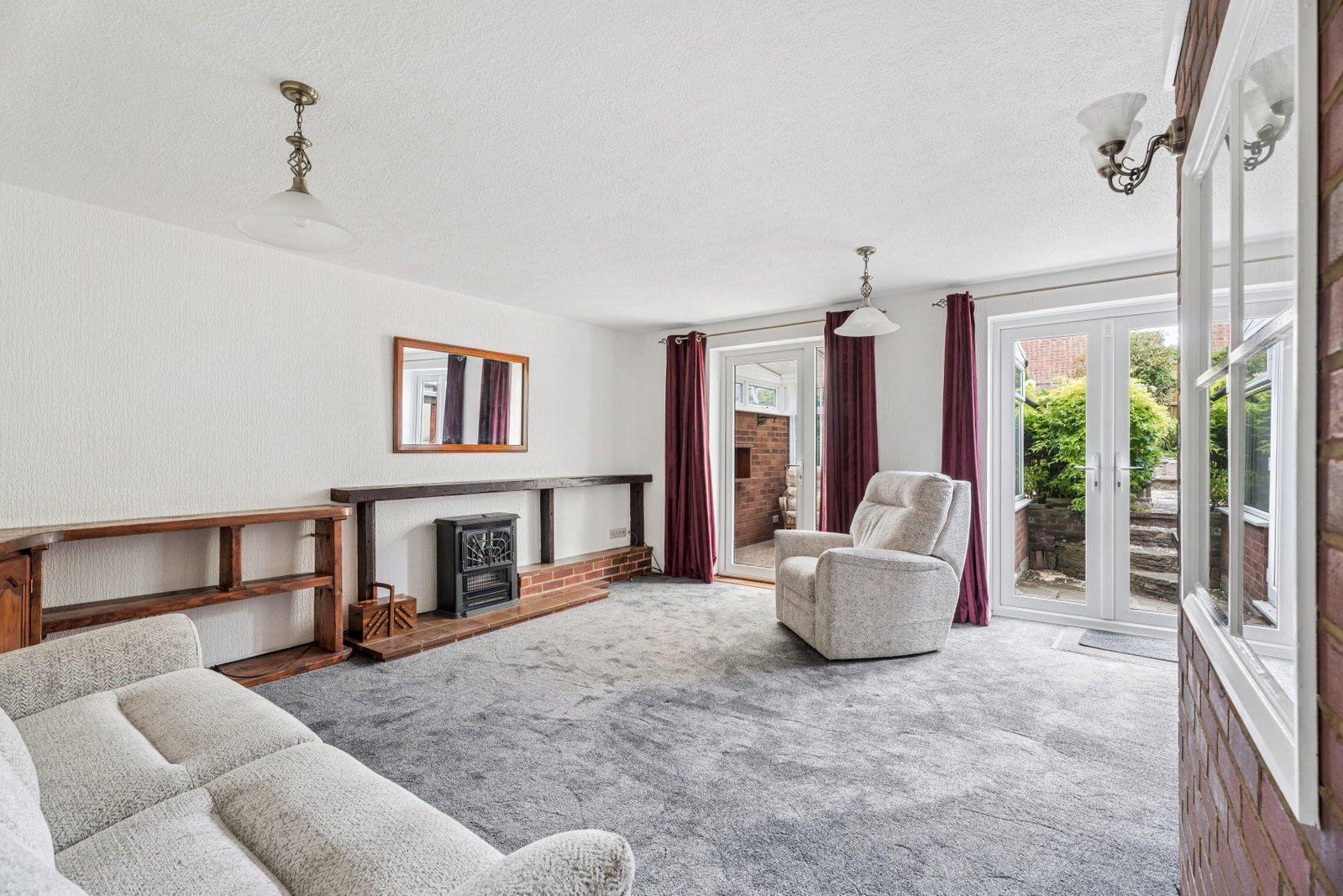 Detached House in Luton