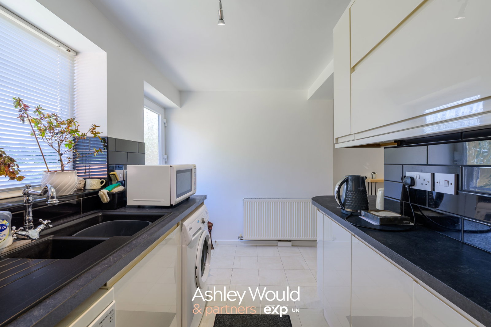 Semi Detached House for sale in Rowley Regis, Fairbourne Avenue, Rowley Regis, B65 9JR