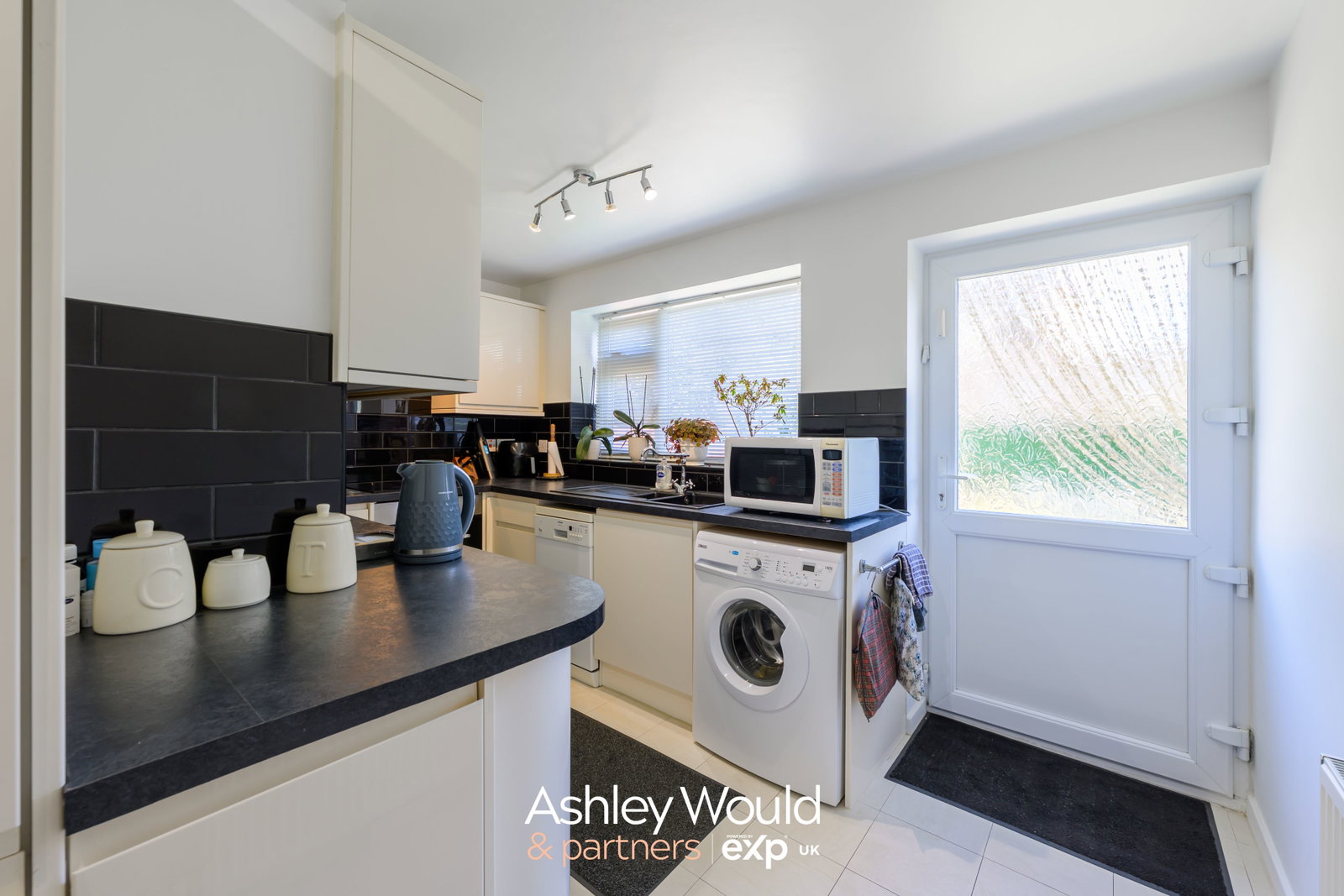 Semi Detached House for sale in Rowley Regis, Fairbourne Avenue, Rowley Regis, B65 9JR