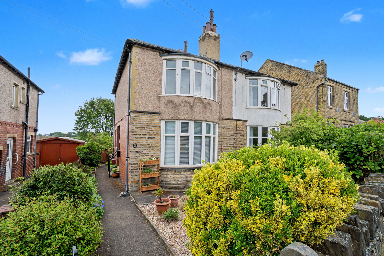 Semi Detached House in Brighouse