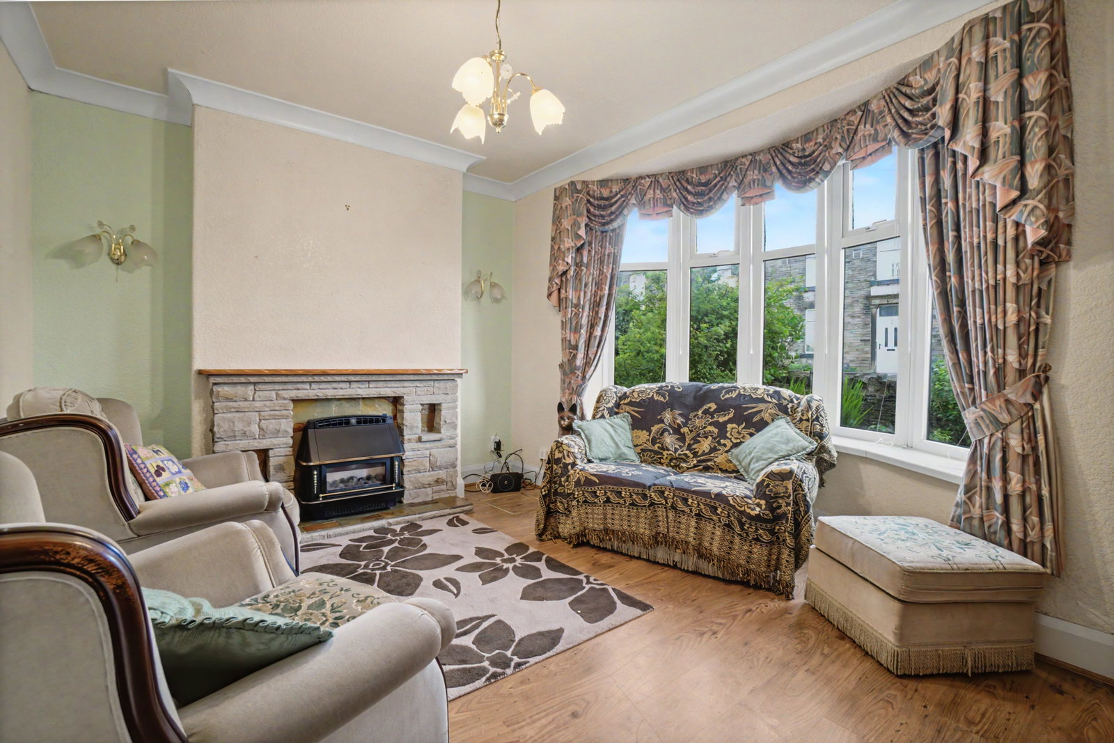 Semi Detached House in Brighouse
