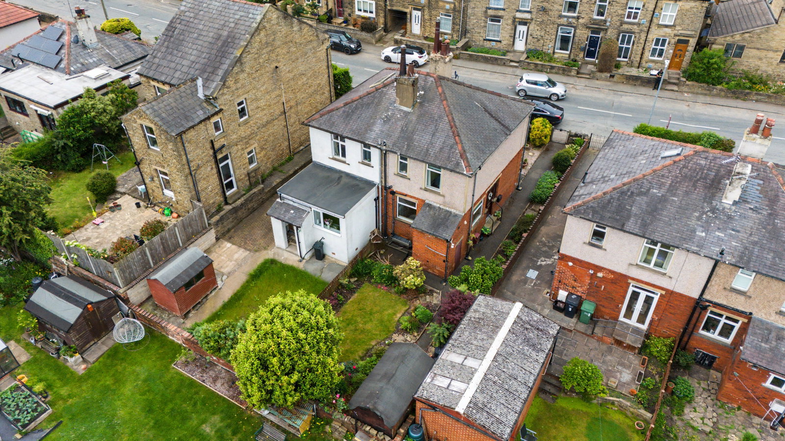 Semi Detached House in Brighouse