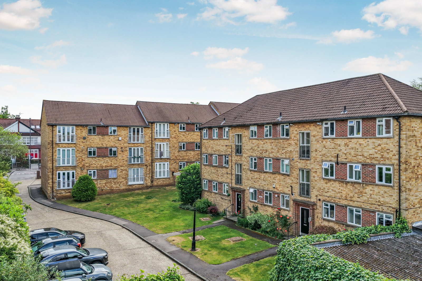 Flat for sale in London, Colney Hatch Lane, N10