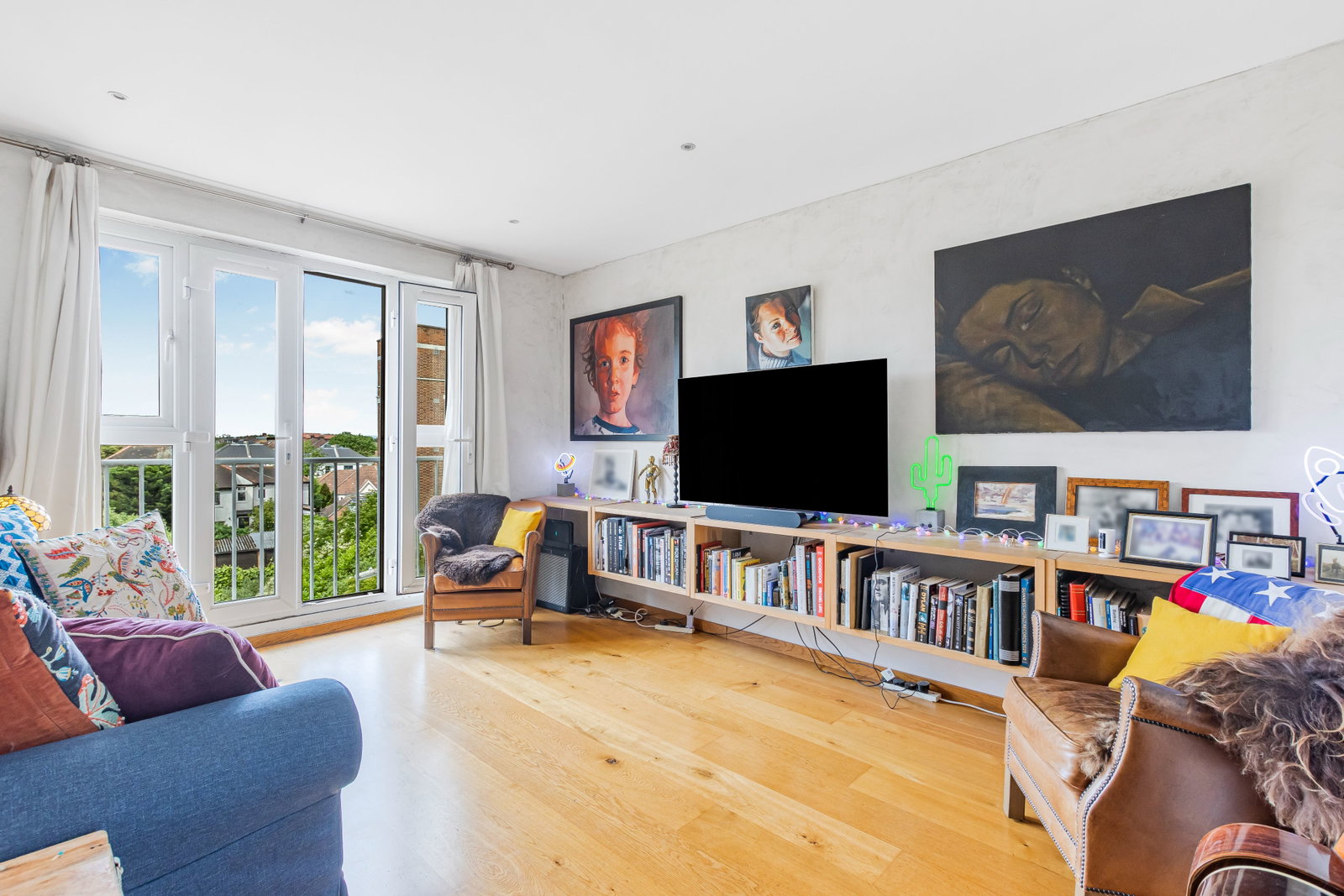 Flat for sale in London, Colney Hatch Lane, N10