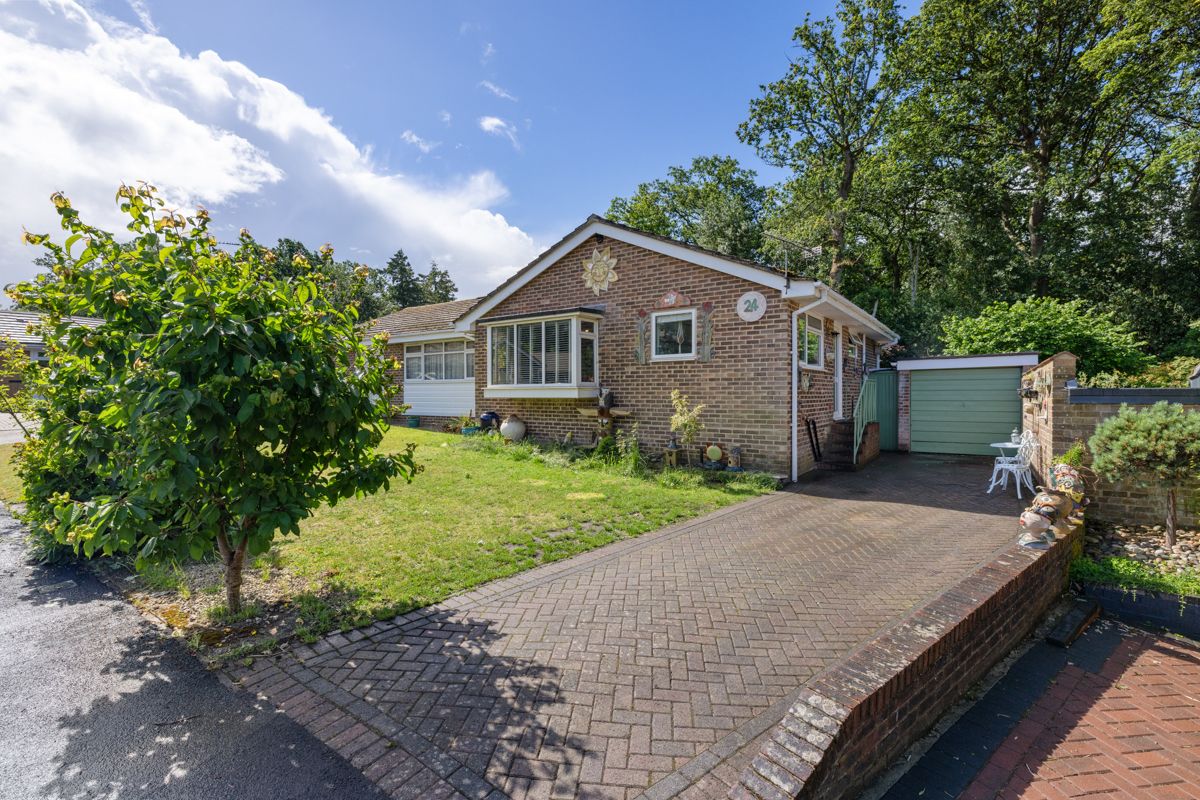 Semi Detached Bungalow for sale in Midhurst, Pitsham Wood, Midhurst, GU29 9QZ