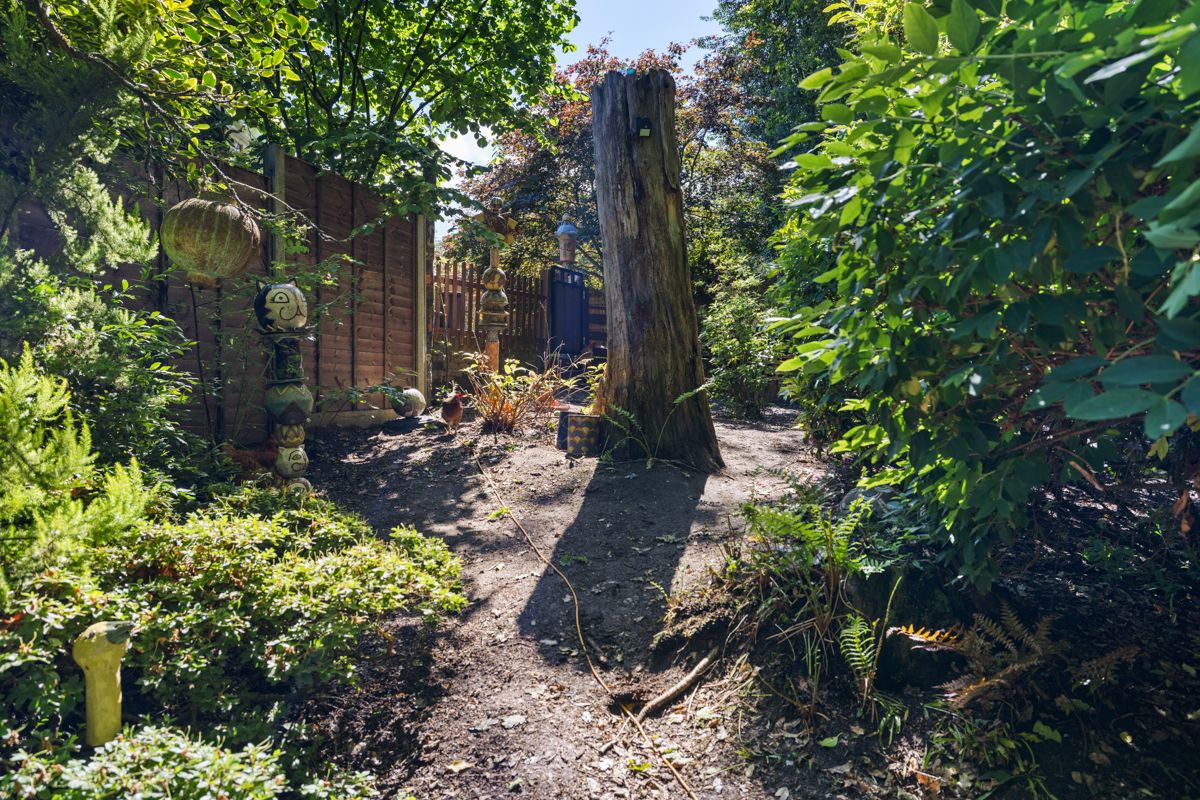 Semi Detached Bungalow for sale in Midhurst, Pitsham Wood, Midhurst, GU29 9QZ
