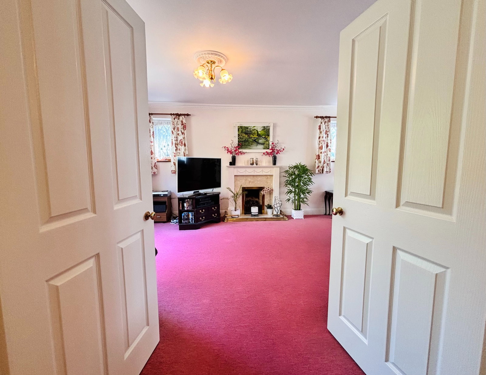 Detached House in Ashford