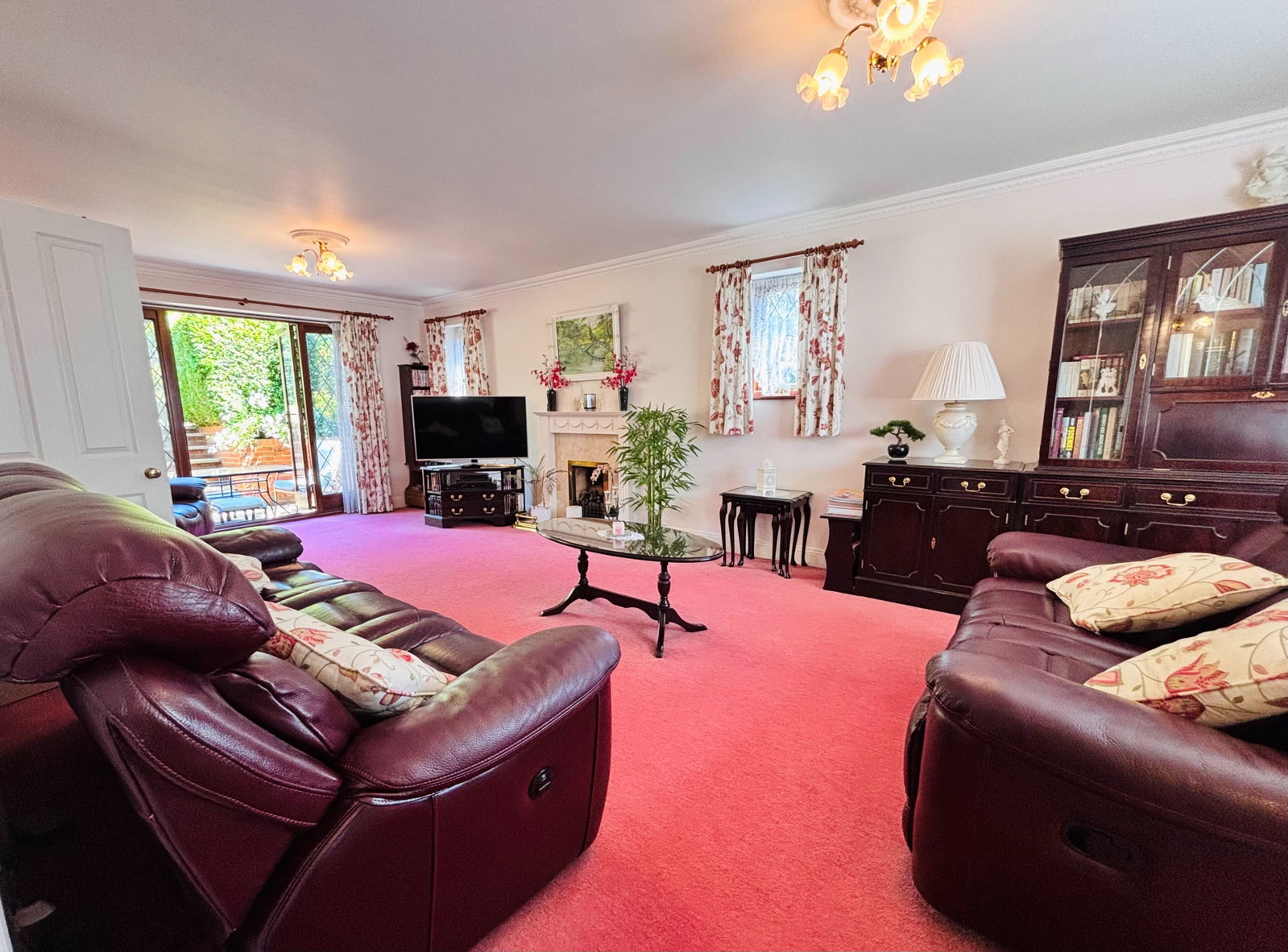 Detached House in Ashford