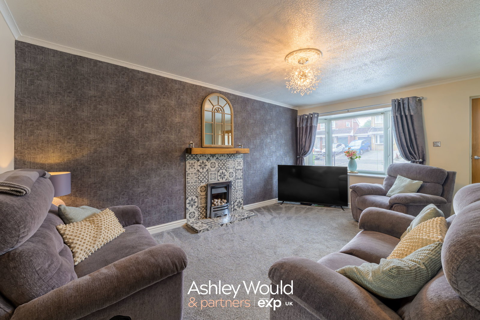 Semi Detached House in Oldbury