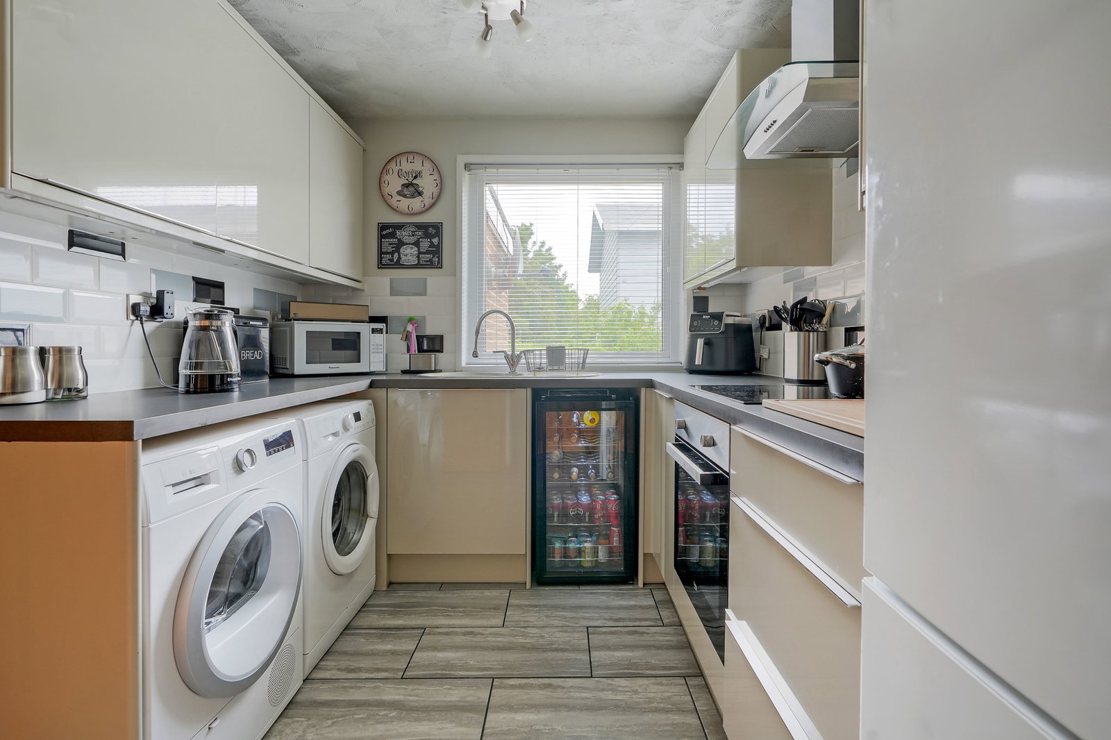 End Of Terrace House for sale in Sheffield, Selly Oak Grove, Jordanthorpe, 856 m²