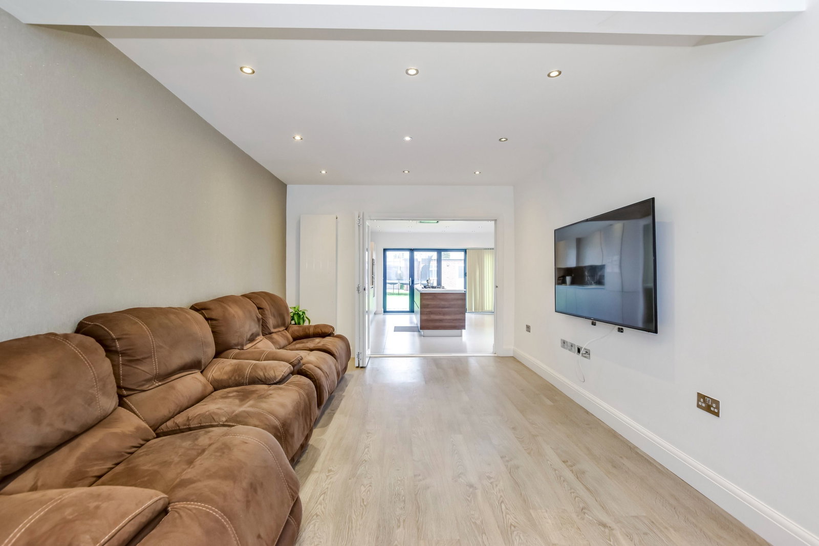 Semi Detached House for sale in Harrow, Twyford Road, Harrow, HA2 0SH