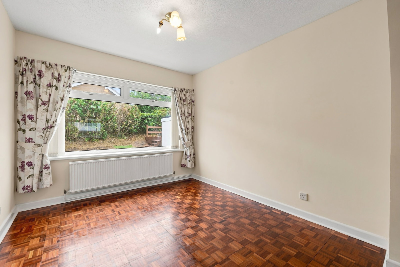 Semi Detached House for sale in Swansea, Bramley Drive, Newton, Swansea, SA3 4UP, 889 m²