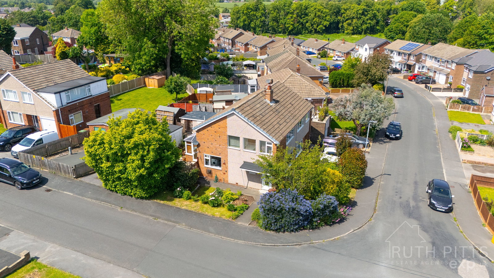 Semi Detached House in Wakefield