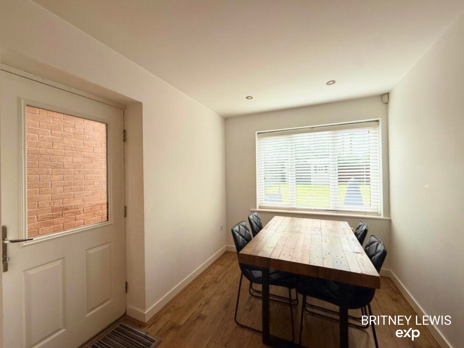 Detached House in Burton-on-trent 4