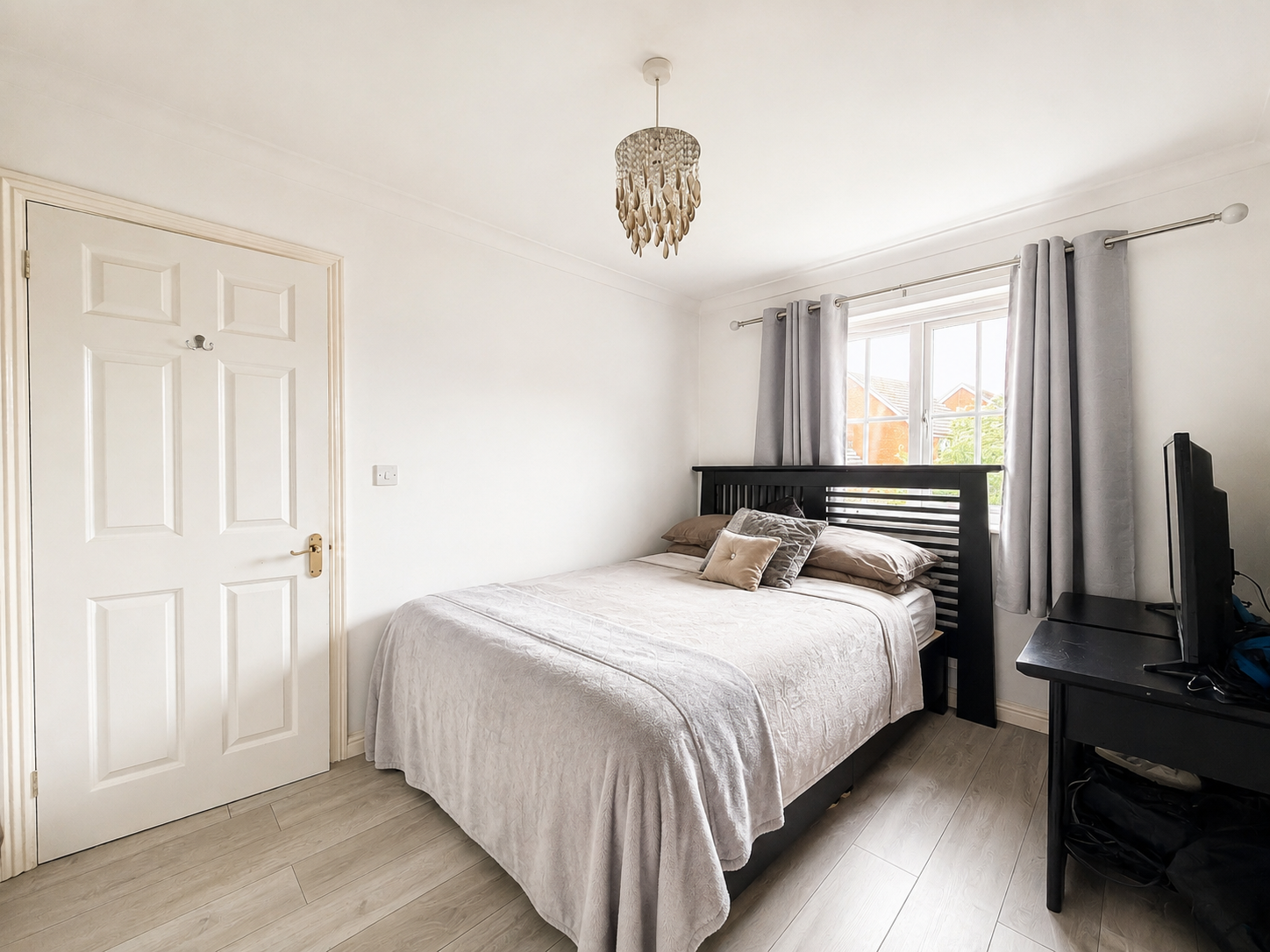 Semi Detached House in Folkestone