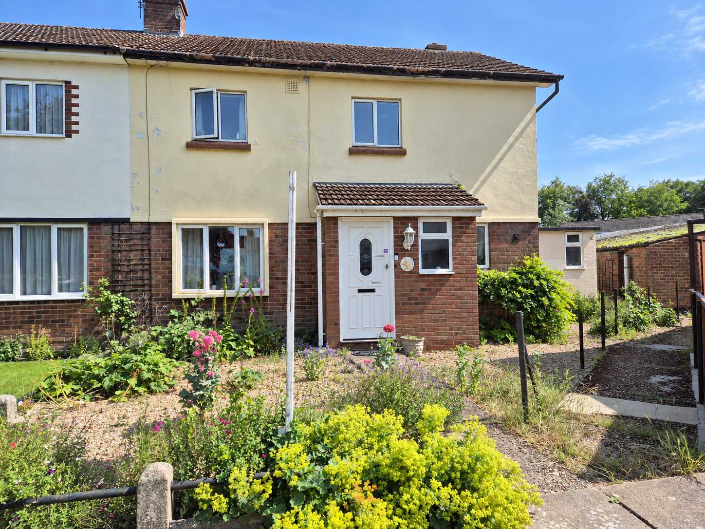 Semi Detached House for sale in Dunstable, Drovers Way, Dunstable, LU6 1AL