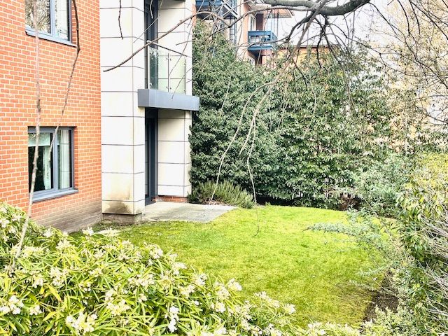Flat for sale in London, Putney Square, Putney Hill, London SW15