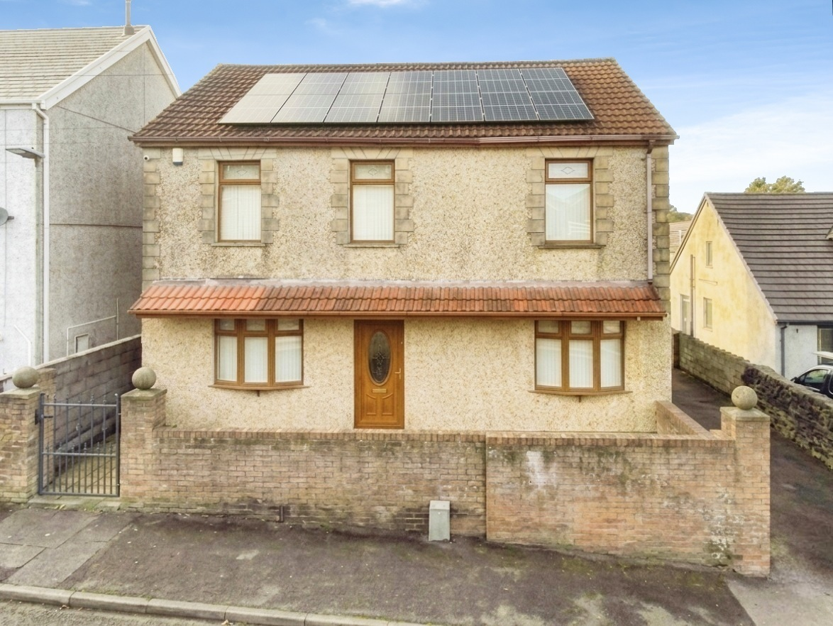 Detached House in Swansea