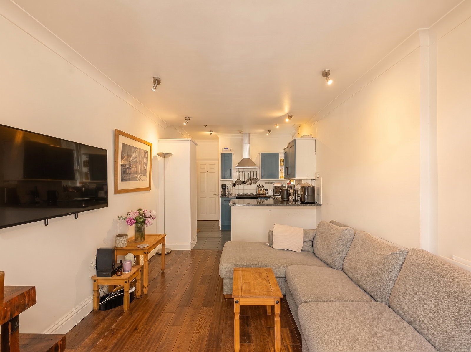 Flat for sale in London, Queenstown Road, London, SW8 3QE, 749 m²