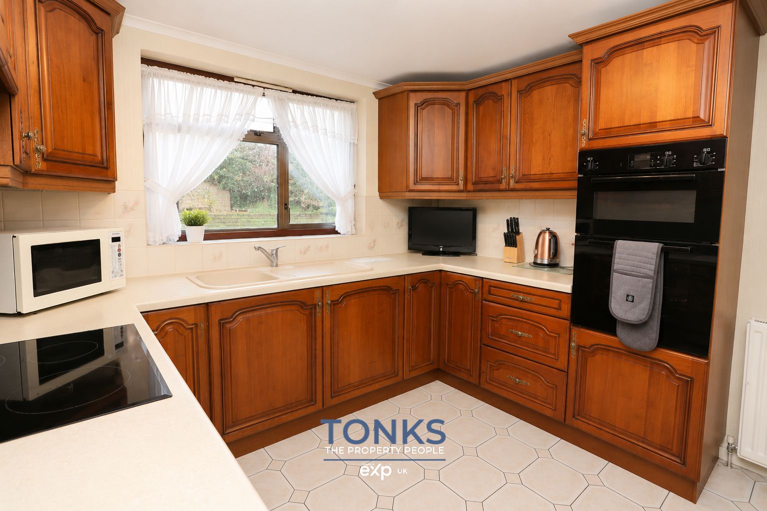 Semi Detached House for sale in Brierley Hill, Coppice Lane, Brierley Hill, DY5 1AU