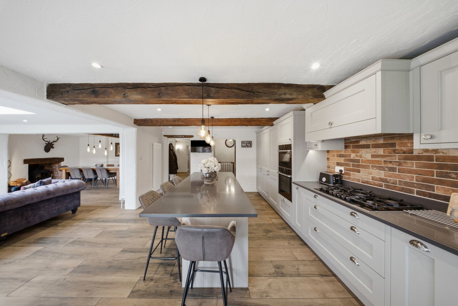 Detached House in Ashford