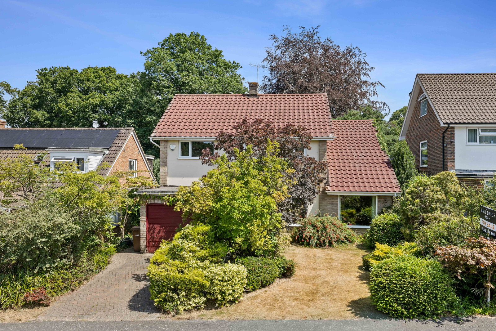 Detached House in Lingfield