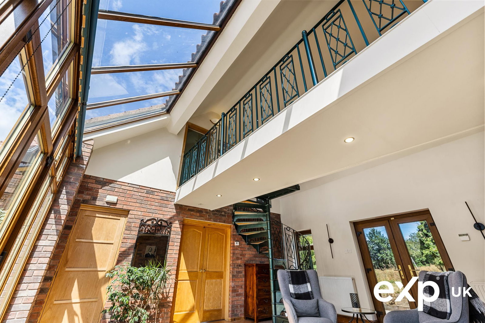 Detached House in Newark 5