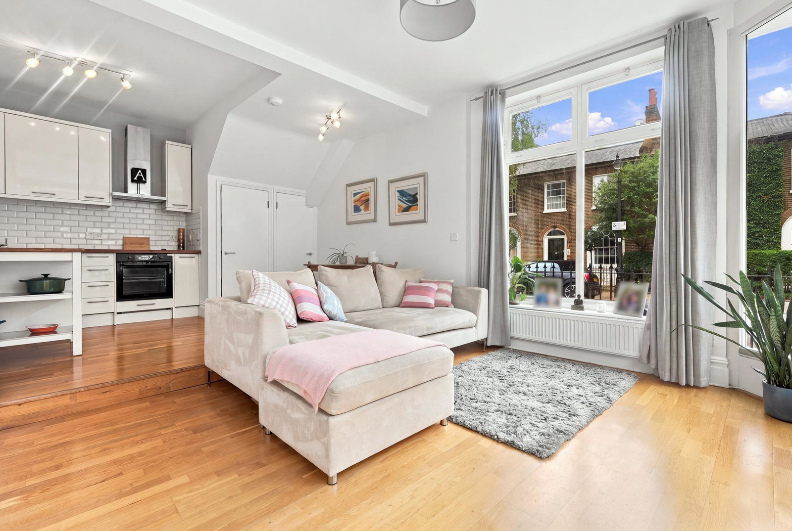 Flat for sale in London, Hartington Road, Stockwell, SW8, 667 m²