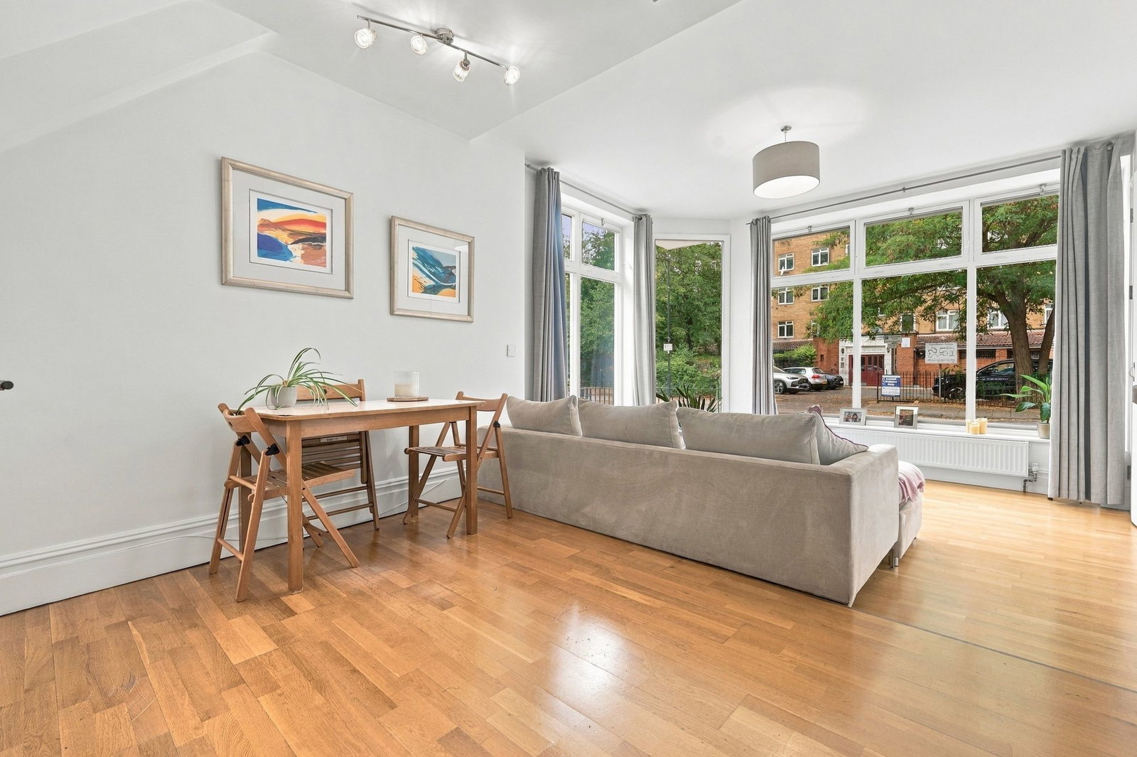 Flat for sale in London, Hartington Road, Stockwell, SW8, 667 m²