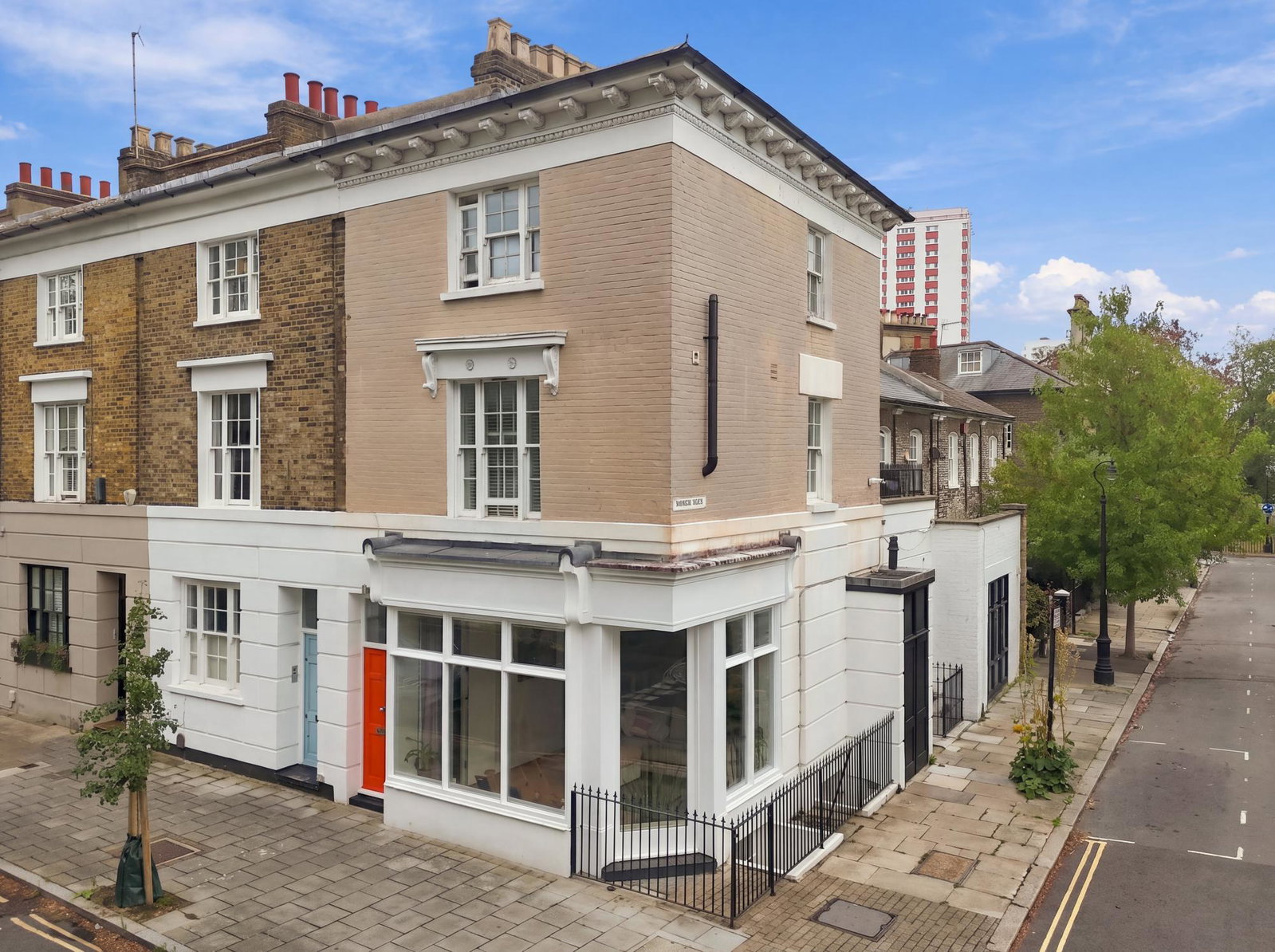 Flat for sale in London, Hartington Road, Stockwell, SW8, 667 m²