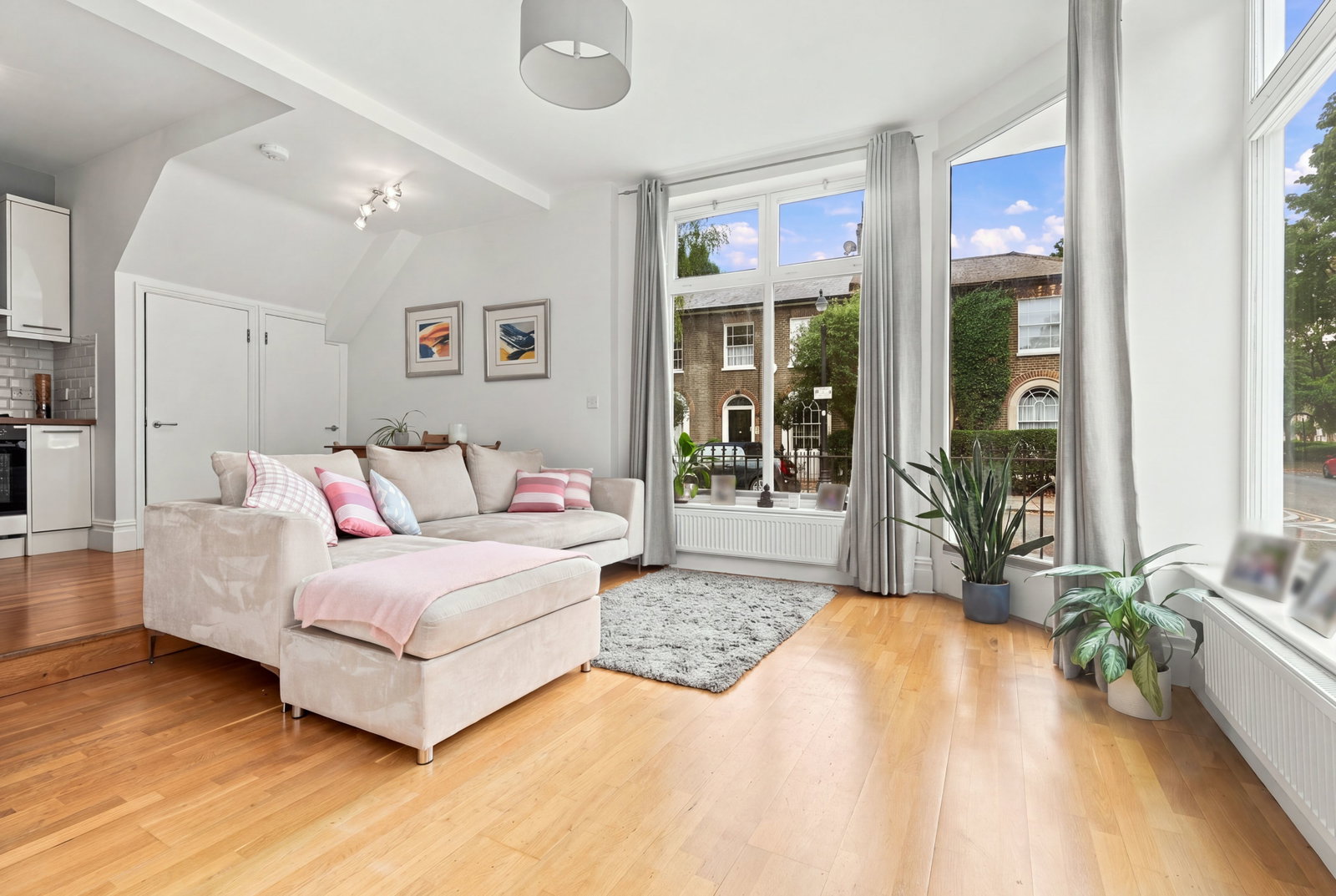 Flat for sale in London, Hartington Road, Stockwell, SW8, 667 m²