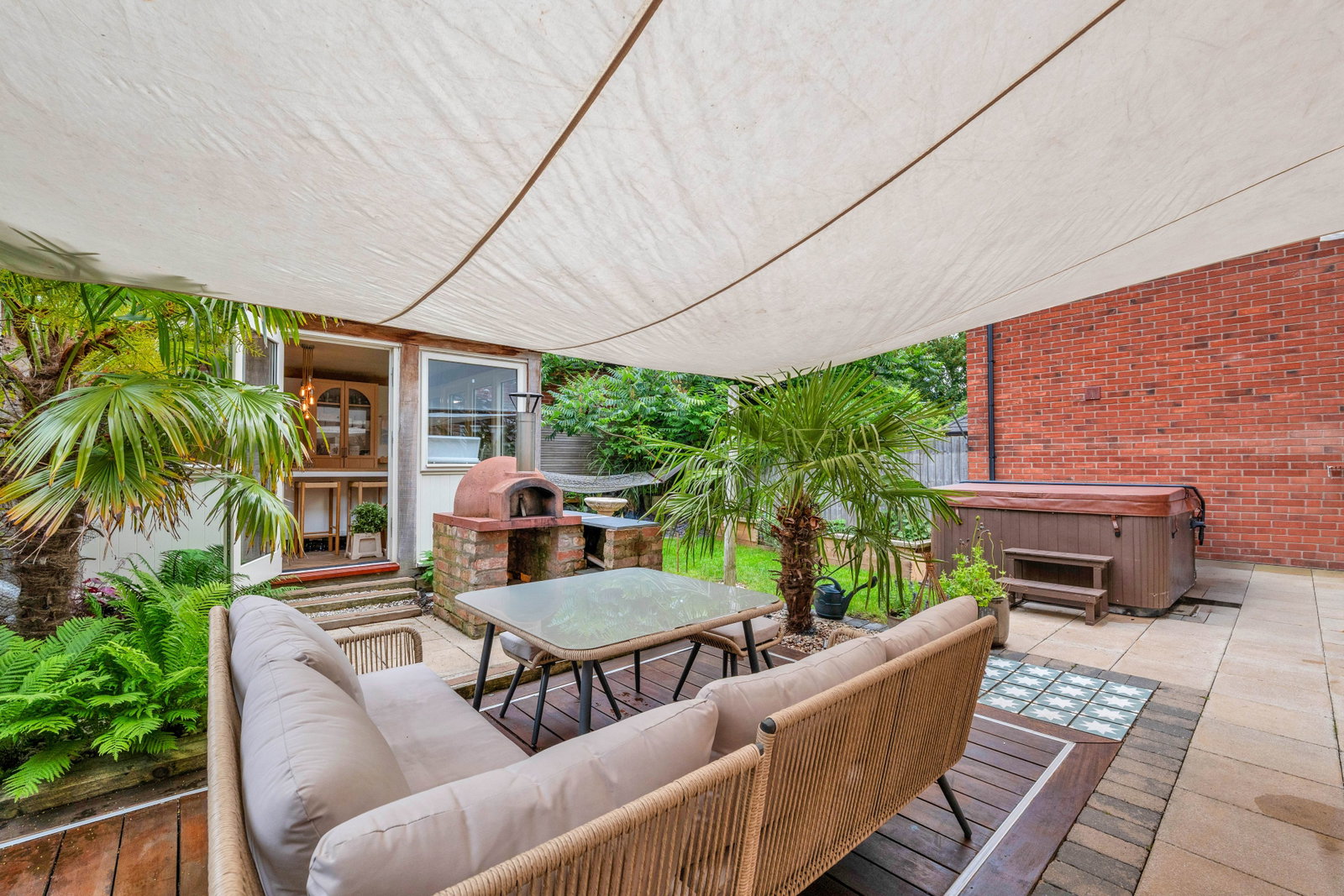 Semi Detached House in Leicester 2
