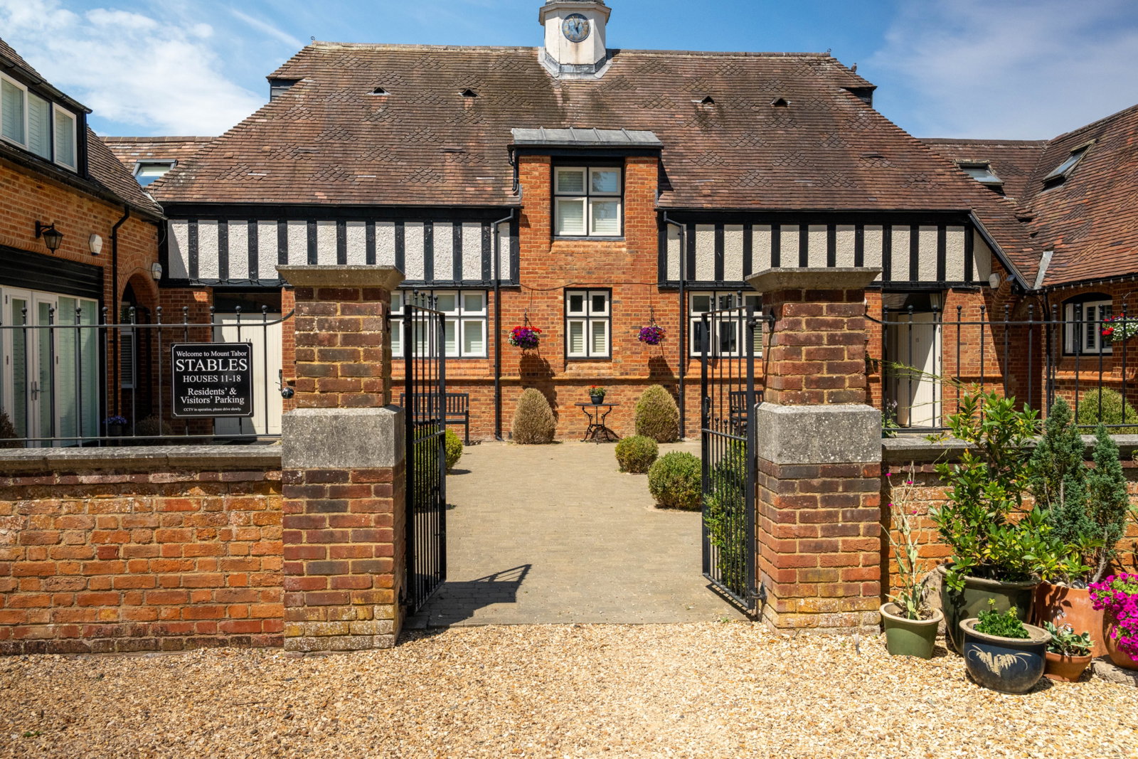 Semi Detached House in Aylesbury