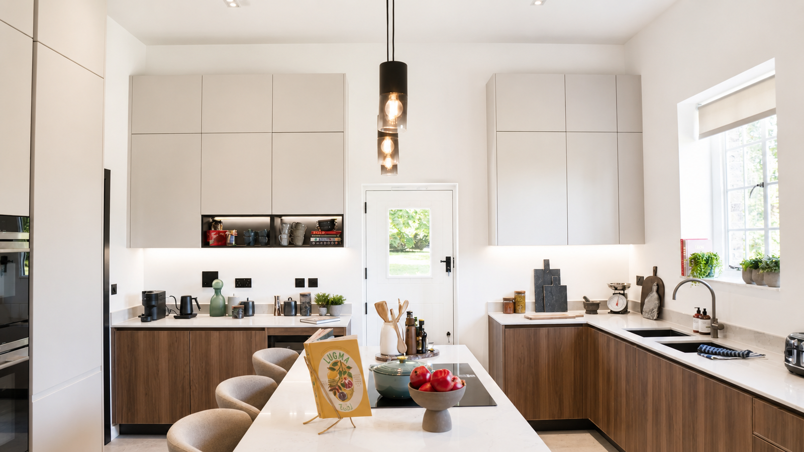 Mews House for sale in Enfield, The Royal Mews, Enfield, EN4 0EZ, 2476 m²