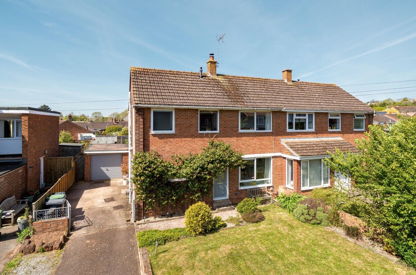 Semi Detached House for sale in Exeter, Station Road, Pinhoe, Exeter, EX1 3SD, 1066 m²
