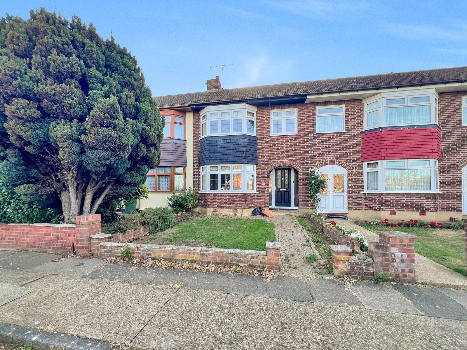 Terraced House for sale in Rainham, Brookway, Rainham, RM13
