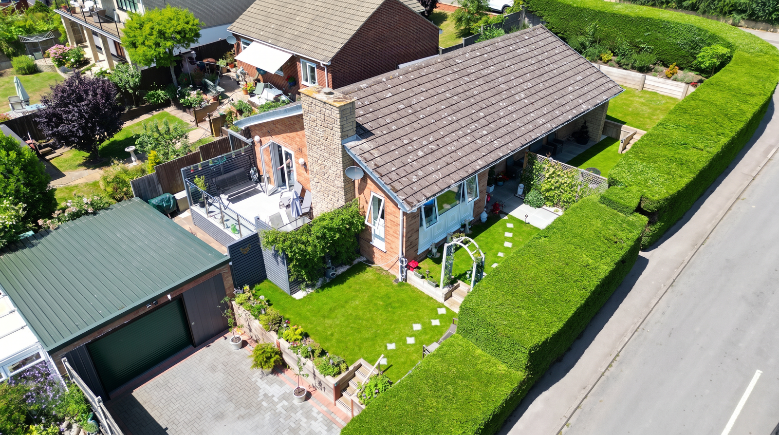 Bungalow for sale in Sheerness, Over £125,000 Spent over the past x4 years on this Bungalow in Whybornes Chase, Minster On Sea, Sheerness, ME12 2HY, 1336 m²