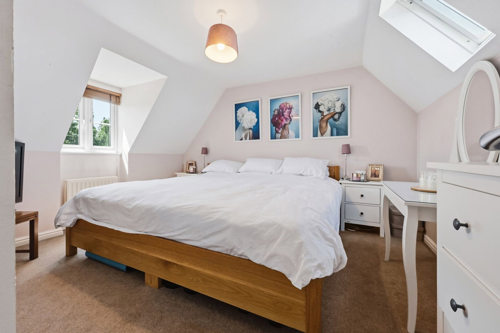 Detached House in Rochester 5