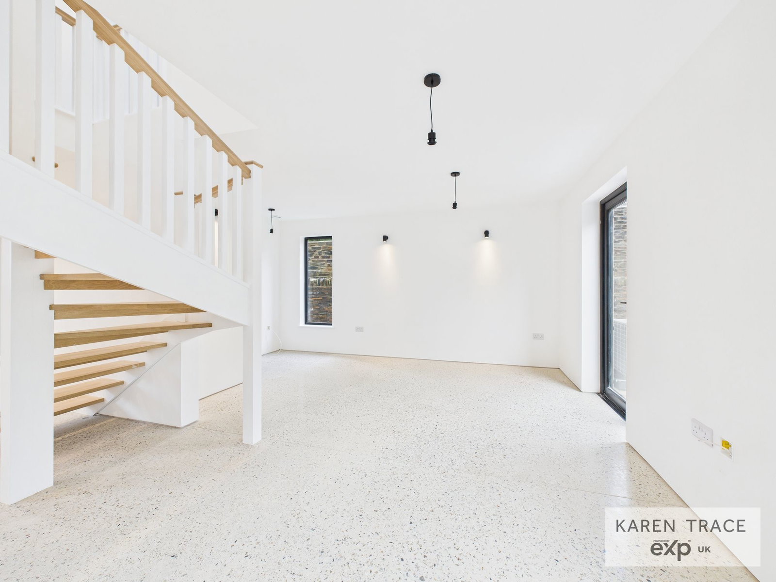 Semi Detached House in Par